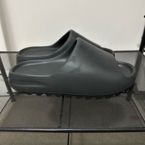 Onyx yeezy slides
